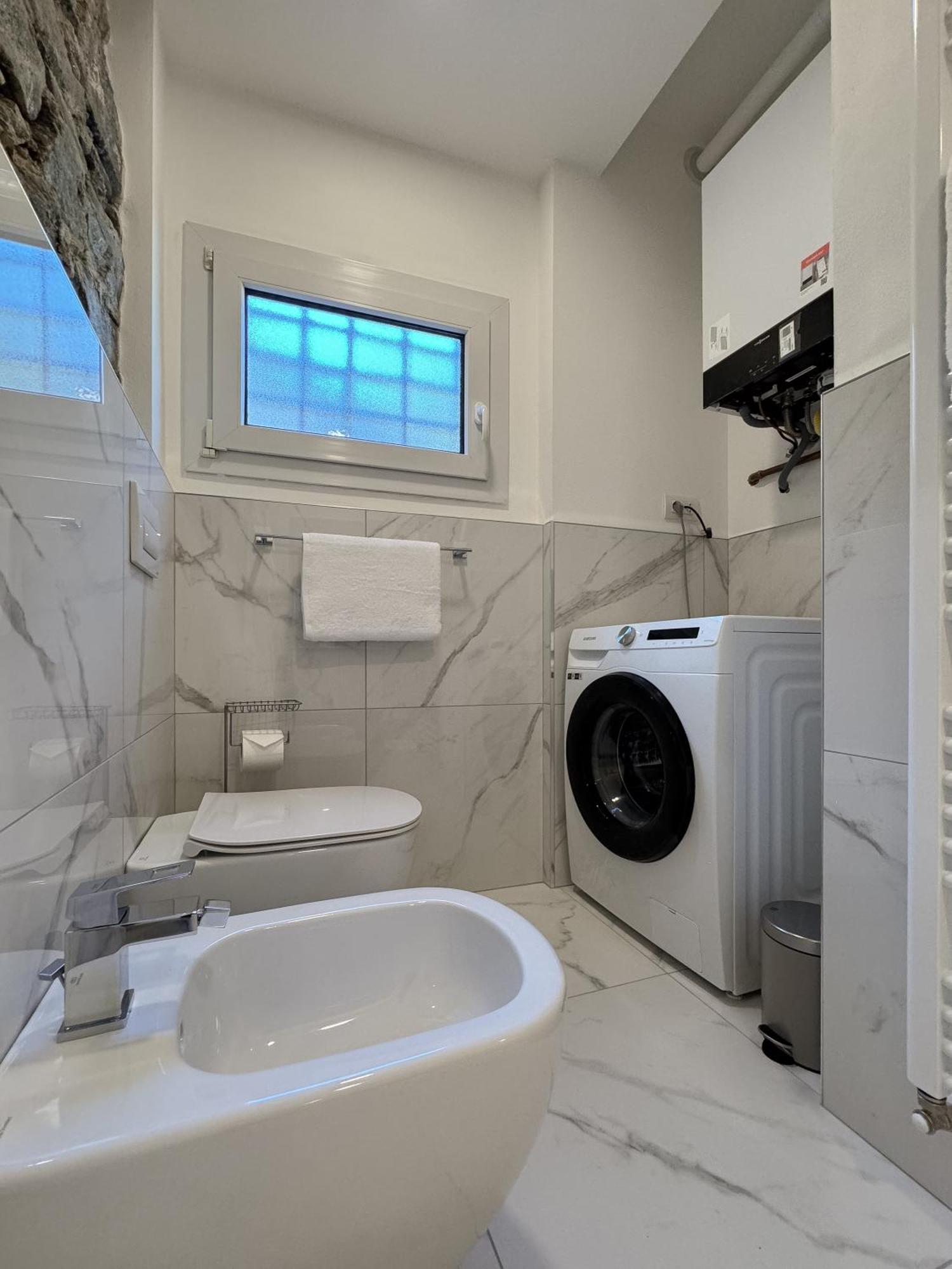 Belvedere 237B Lakeview Luxury Apartment Ghiffa Buitenkant foto