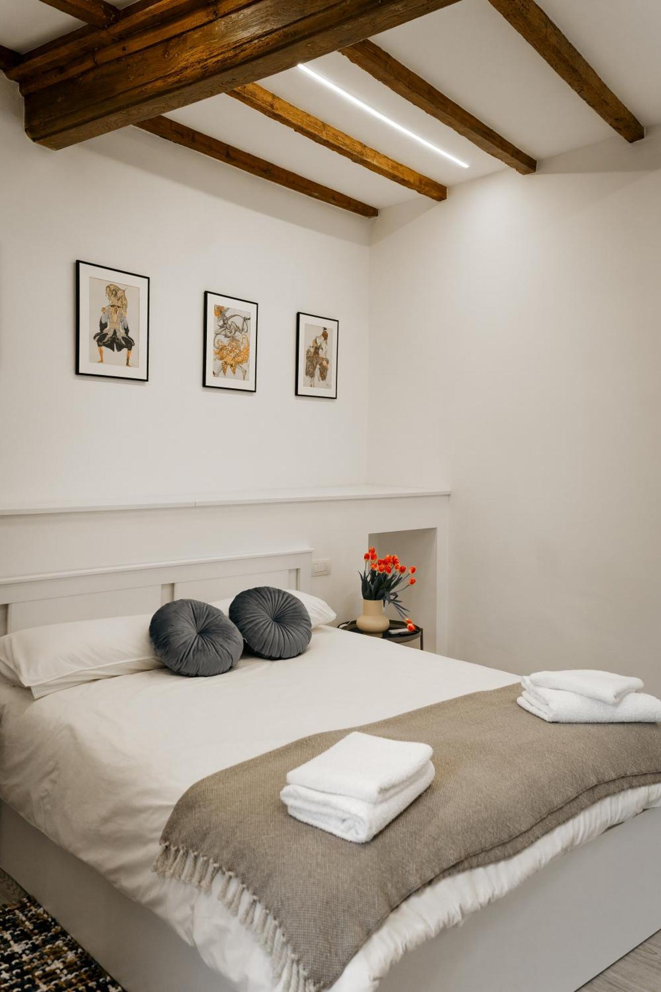 Belvedere 237B Lakeview Luxury Apartment Ghiffa Buitenkant foto